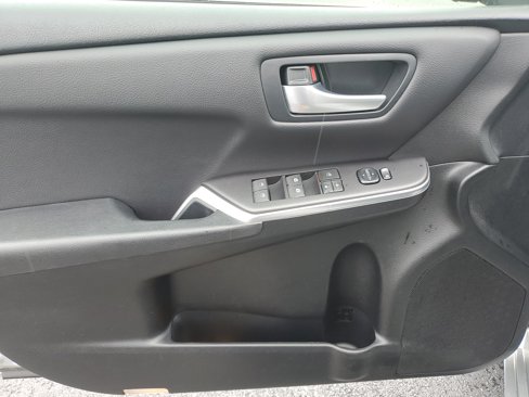 Used 2017 Toyota Camry LE image 16