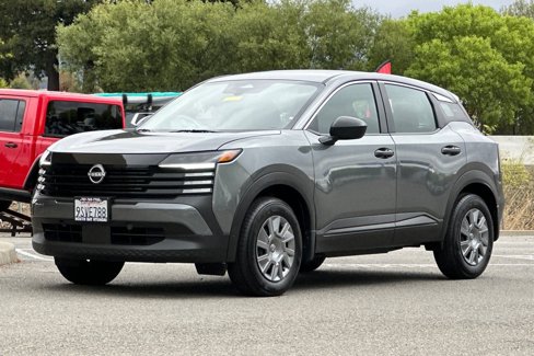 Used 2025 Nissan Kicks S w/ Charging Package image 8