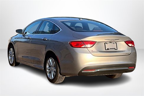 Used 2015 Chrysler 200 Limited w/ Convenience Group image 4
