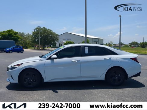 Used 2023 Hyundai Elantra SEL image 8