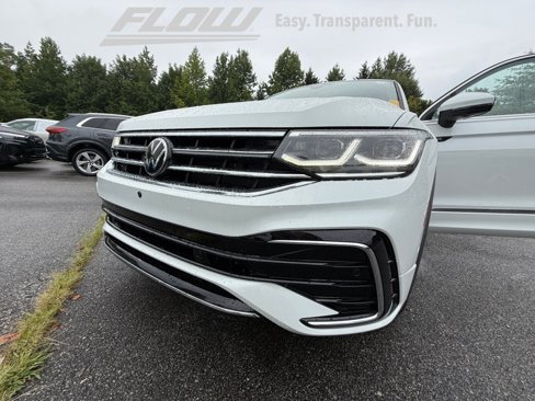 Certified 2022 Volkswagen Tiguan SEL R-Line image 29