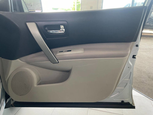 Used 2012 Nissan Rogue SV w/ Premium Pkg image 27