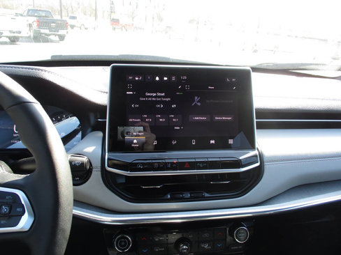 Used 2023 Jeep Compass Limited w/ Sun and Sound Group image 19