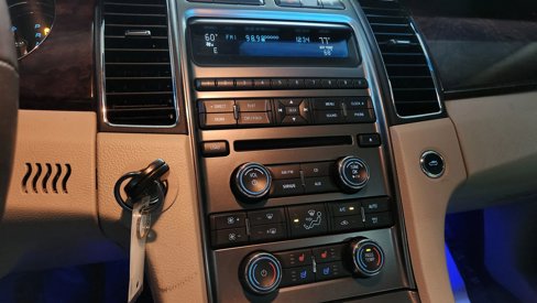 Used 2010 Ford Taurus Limited image 30