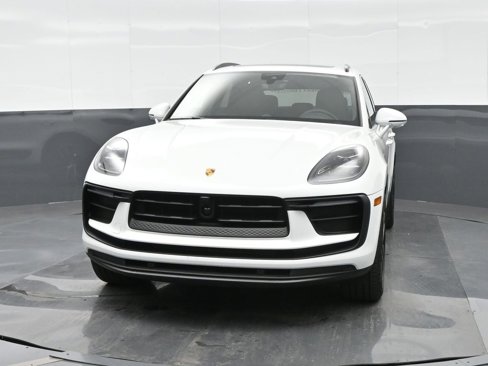 Used 2025 Porsche Macan image 12