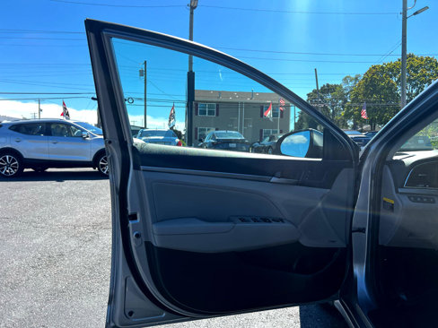 Used 2017 Hyundai Elantra Limited w/ Limited Ultimate Package 09 image 9