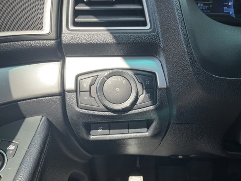 Used 2017 Ford Explorer XLT w/ Equipment Group 202A image 11