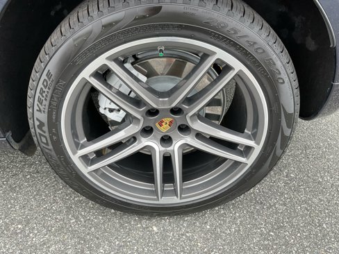 Used 2020 Porsche Macan Turbo image 22