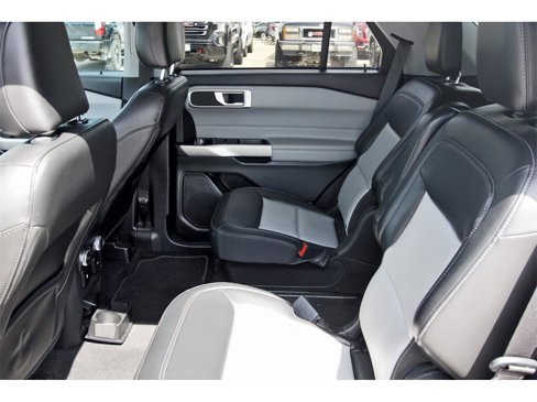 Used 2022 Ford Explorer XLT w/ Equipment Group 202A image 34