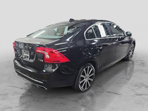 Used 2018 Volvo S60 T5 Inscription image 4