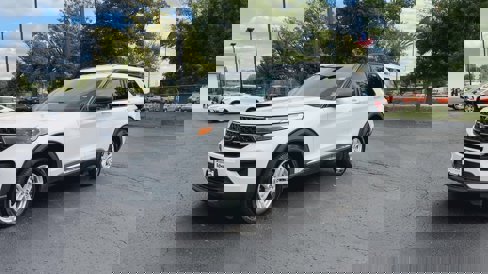 Used 2020 Ford Explorer XLT w/ Comfort Package image 4
