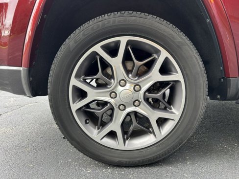 Used 2018 Jeep Grand Cherokee Limited image 31