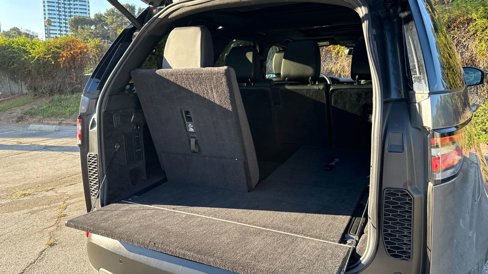 Used 2018 Land Rover Discovery HSE image 18
