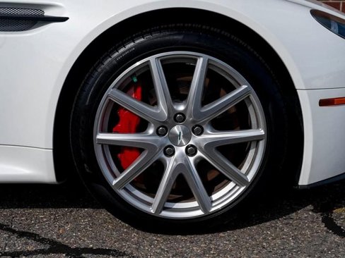 Used 2015 Aston Martin V8 Vantage Roadster image 33