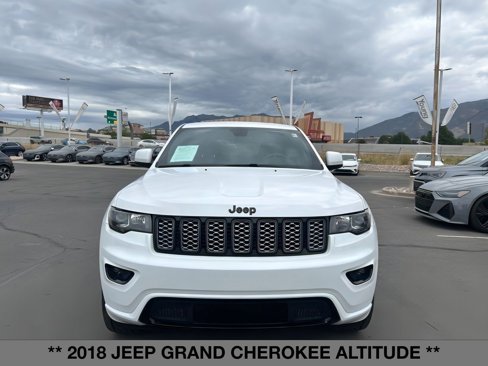 Used 2018 Jeep Grand Cherokee Altitude image 2