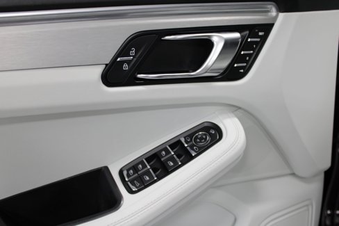 Used 2023 Porsche Macan S image 25