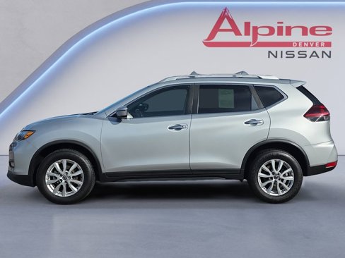 Used 2020 Nissan Rogue SV image 2