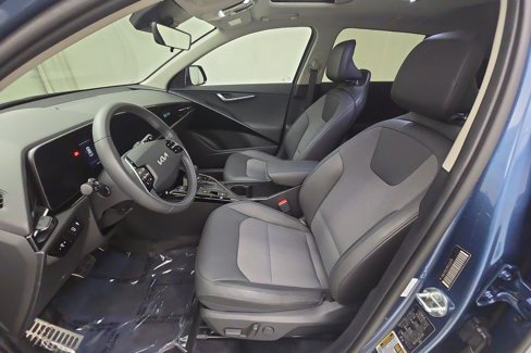 Used 2024 Kia Niro EX Touring image 12