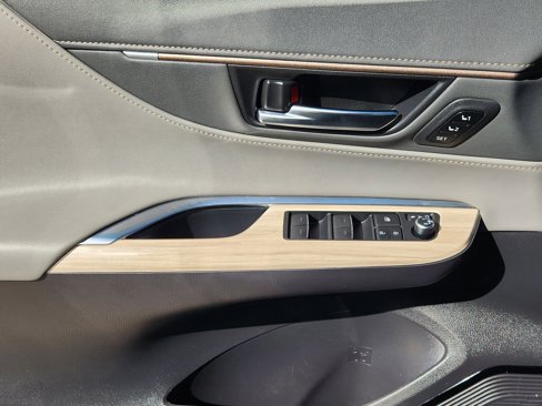 Used 2021 Toyota Venza XLE image 26