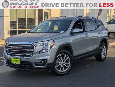 Used 2024 GMC Terrain SLT image 1