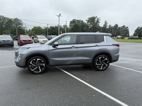 Used 2023 Mitsubishi Outlander SE image 4