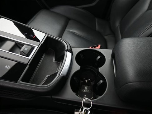 Certified 2022 Porsche Macan image 18