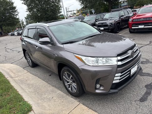 Used 2019 Toyota Highlander XLE image 5