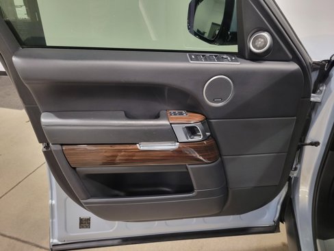 Used 2016 Land Rover Range Rover Supercharged image 21
