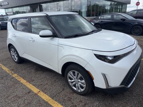 Used 2023 Kia Soul LX image 4