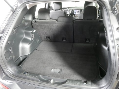 Used 2016 Jeep Cherokee Latitude w/ Cold Weather Group image 18