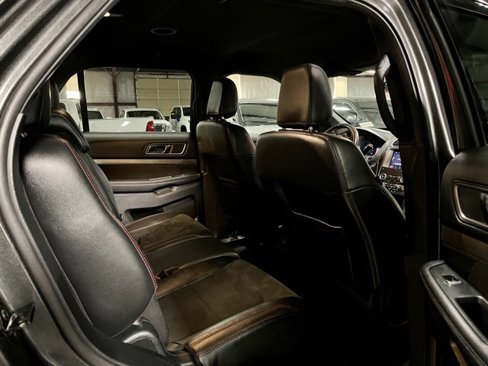 Used 2019 Ford Explorer XLT w/ Equipment Group 202A image 12