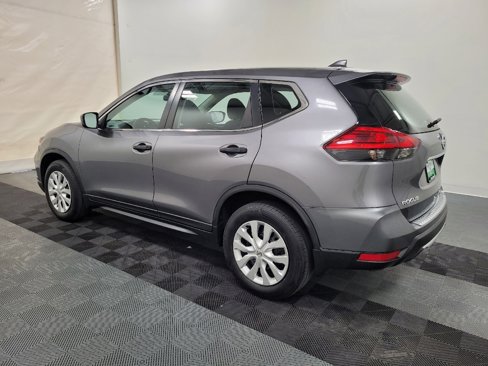 Used 2017 Nissan Rogue S image 3