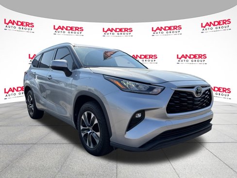 Used 2020 Toyota Highlander XLE image 1