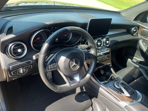 Used 2018 Mercedes-Benz GLC 300 4MATIC w/ Multimedia Package image 12
