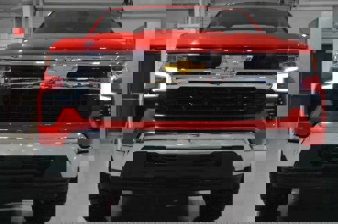 Used 2025 Chevrolet Silverado 1500 LT image 2