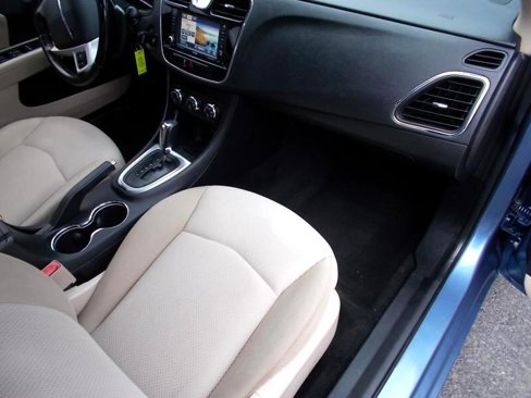 Used 2011 Chrysler 200 Touring image 21
