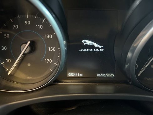 Used 2017 Jaguar XE Premium image 25