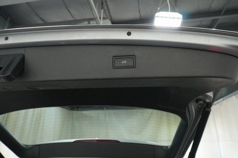Used 2024 Volkswagen Tiguan SE R-Line image 6