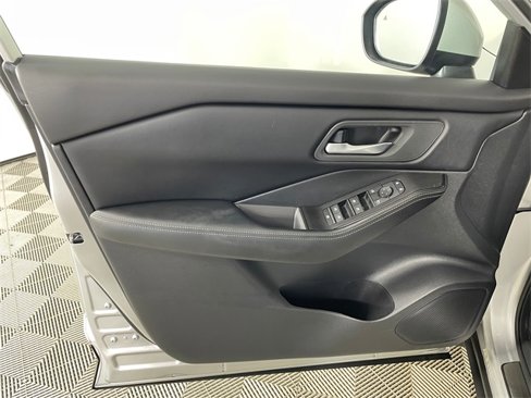 Used 2024 Nissan Rogue SV image 16