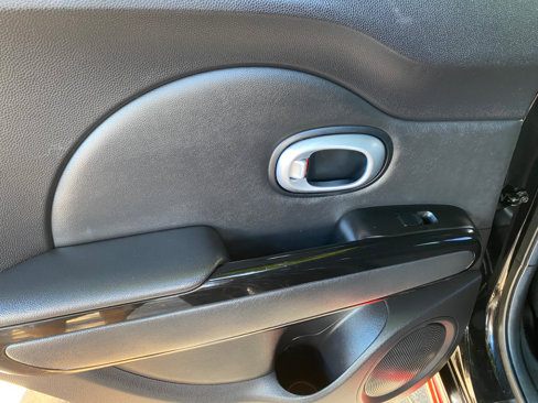 Used 2015 Kia Soul + image 30