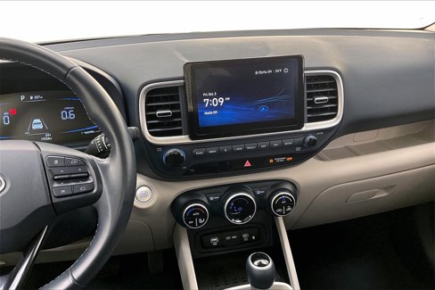 Used 2023 Hyundai Venue Limited image 6