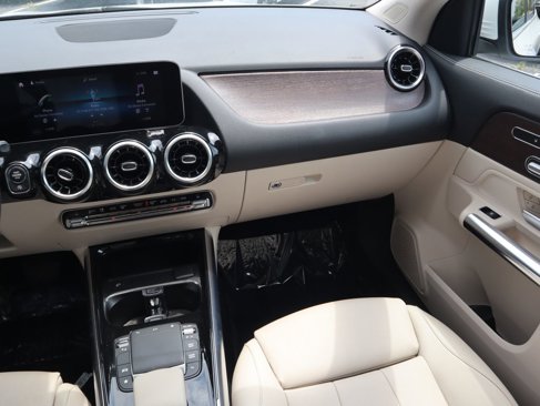 Certified 2021 Mercedes-Benz GLA 250 4MATIC w/ Premium Package image 11