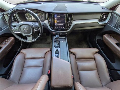 Used 2019 Volvo XC60 T6 Momentum w/ Protection Package Premier image 10