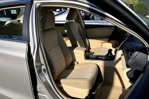 Used 2016 Toyota Camry LE image 8