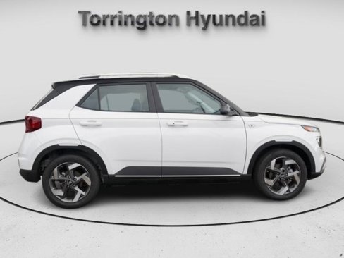 Certified 2024 Hyundai Venue Limited image 8
