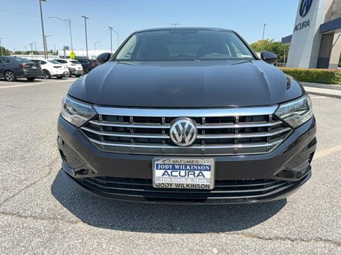 Used 2020 Volkswagen Jetta SE image 2