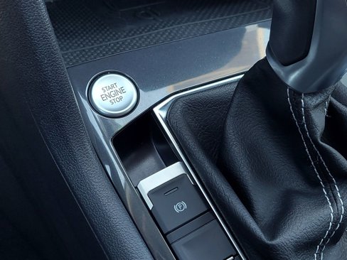 Certified 2022 Volkswagen Tiguan SE image 18