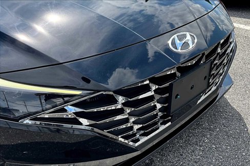 Used 2023 Hyundai Elantra Limited image 29