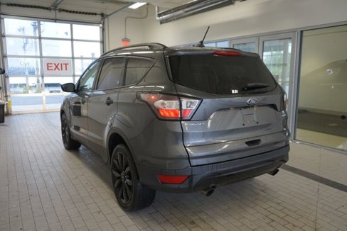Certified 2018 Ford Escape SE w/ SE Sport Appearance Package image 11