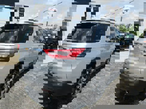 Used 2019 Chevrolet Traverse LT w/ LT Premium Package image 4